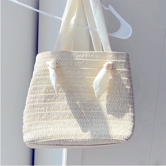 New! Women's Woven Straw Tote - Picture 1 of 1